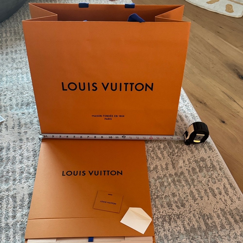 Louis Vuitton Shopping Bag + Give box + card (Brand new)